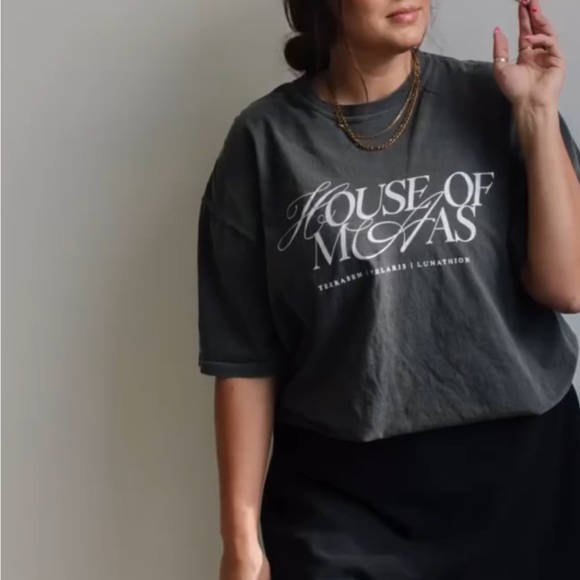 House of Mass Graphic Tee - Picture 10 of 12